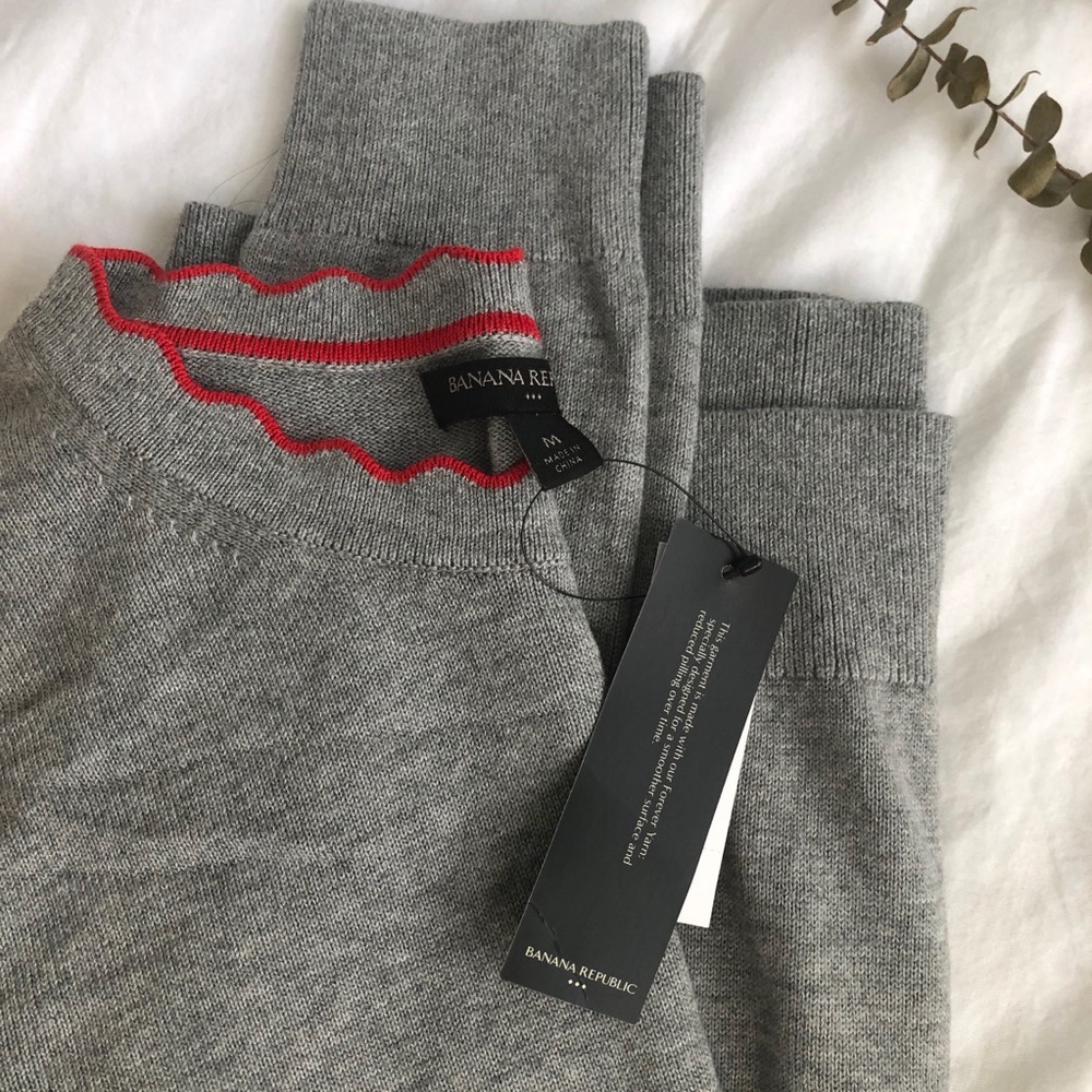 Banana Republic Grey Scallop Neck Sweater M